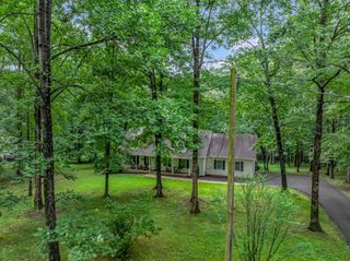 1064 Crane Ct, Kingston Springs, TN 37082