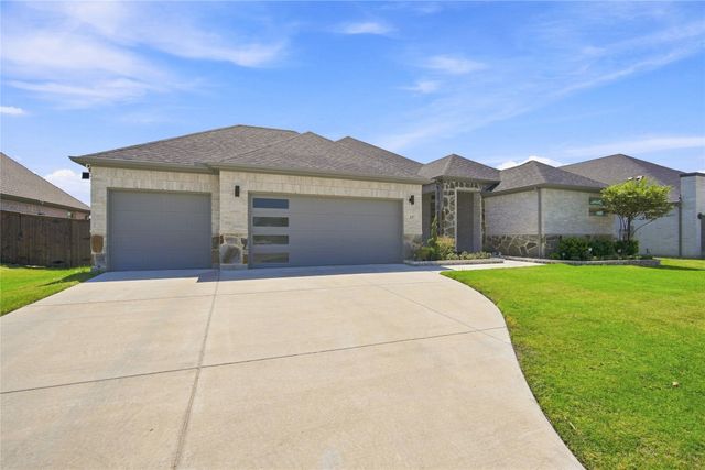 247 Half Moon Drive, Waxahachie, TX 75165