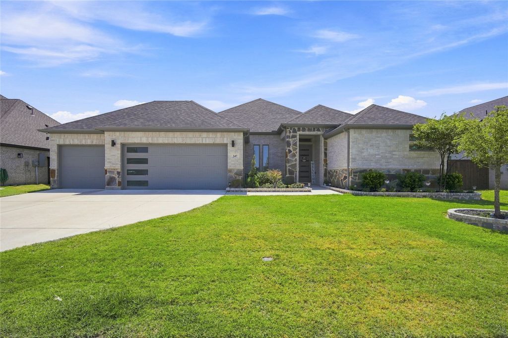 247 Half Moon Drive, Waxahachie, TX 75165