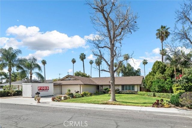 9879 Canada Way, Riverside, CA 92503