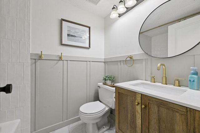 18705 Clear View Drive, Minnetonka, MN 55345