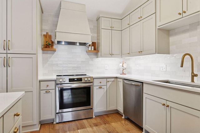 18705 Clear View Drive, Minnetonka, MN 55345