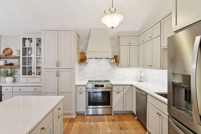 18705 Clear View Drive, Minnetonka, MN 55345