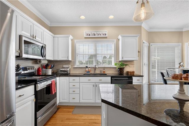 3674 Oak Chase Drive, High Point, NC 27265