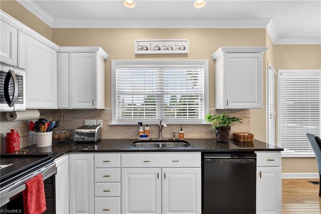 3674 Oak Chase Drive, High Point, NC 27265