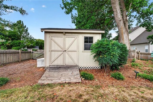 3674 Oak Chase Drive, High Point, NC 27265