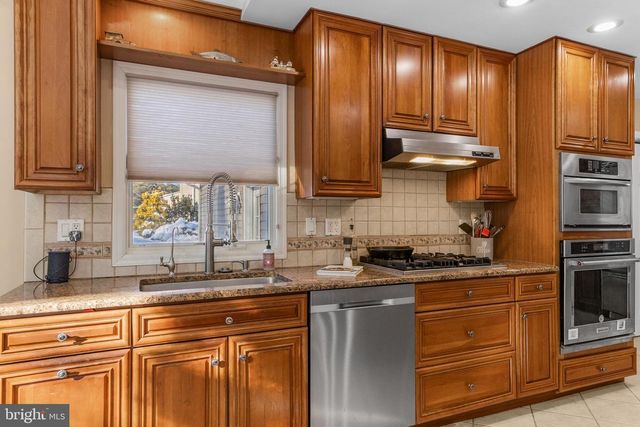 50 VALLEY FORGE DR, East Brunswick, NJ 08816