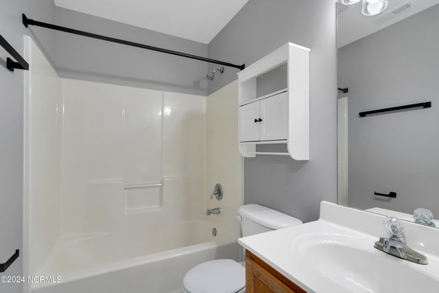 123 Waterfall Drive, Jacksonville, NC 28540