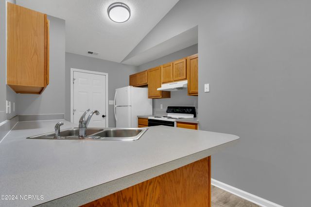 123 Waterfall Drive, Jacksonville, NC 28540