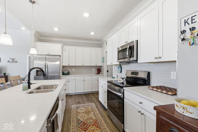 4423 W Preserve Pass, New Palestine, IN 46163