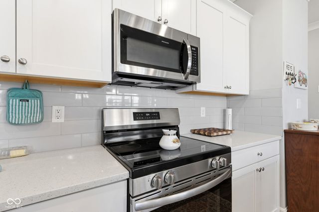 4423 W Preserve Pass, New Palestine, IN 46163