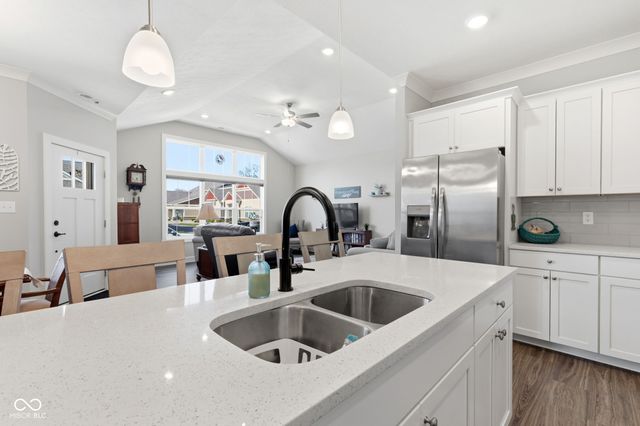 4423 W Preserve Pass, New Palestine, IN 46163
