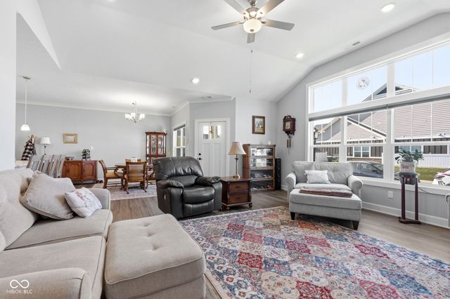 4423 W Preserve Pass, New Palestine, IN 46163