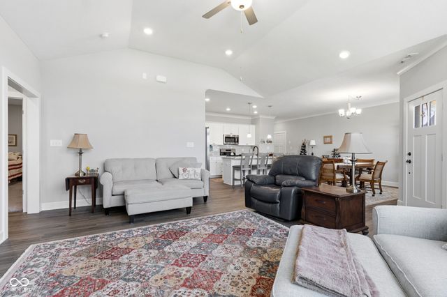 4423 W Preserve Pass, New Palestine, IN 46163