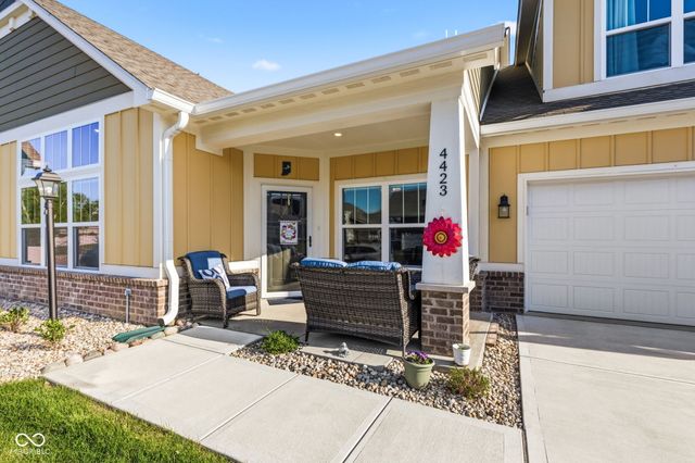 4423 W Preserve Pass, New Palestine, IN 46163