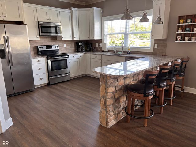 4423 W Preserve Pass, New Palestine, IN 46163