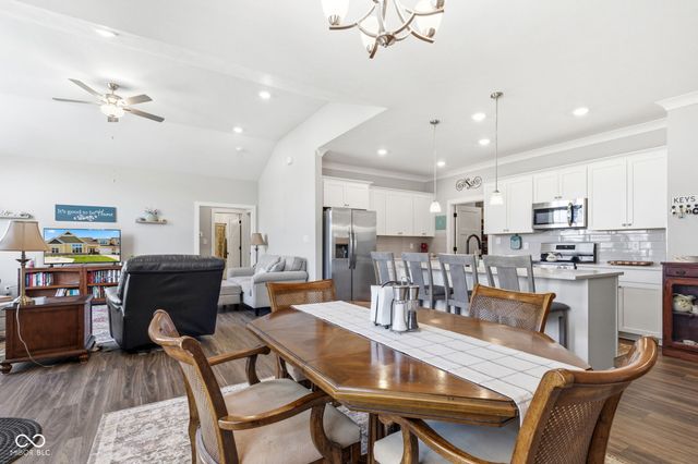 4423 W Preserve Pass, New Palestine, IN 46163