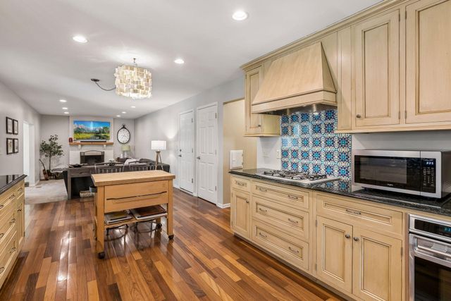 1212 Balsam Trail E, Eagan, MN 55123