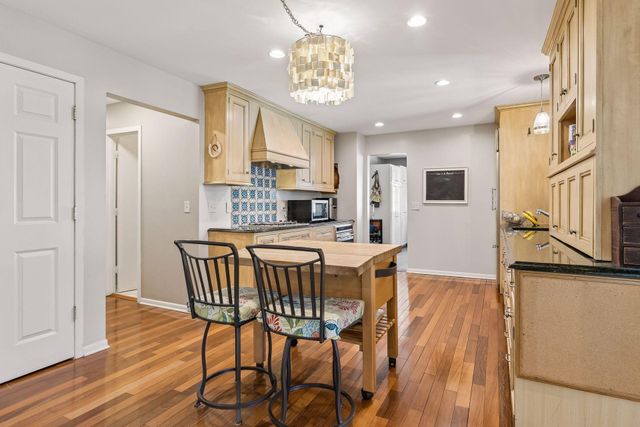 1212 Balsam Trail E, Eagan, MN 55123