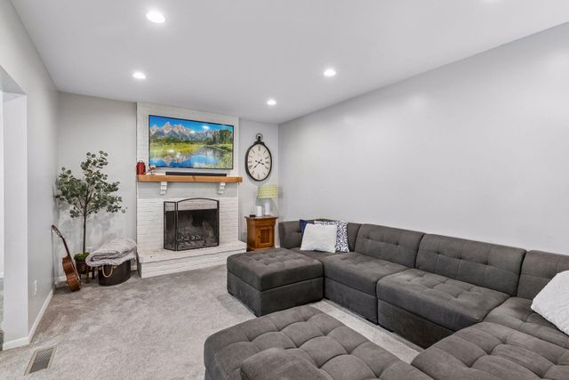 1212 Balsam Trail E, Eagan, MN 55123