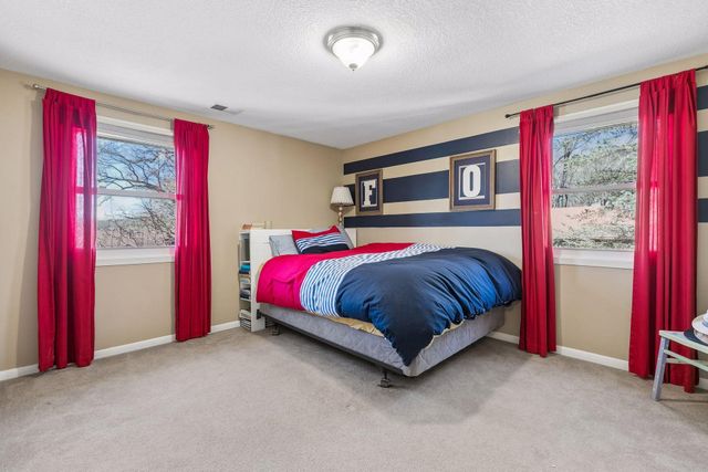 1212 Balsam Trail E, Eagan, MN 55123