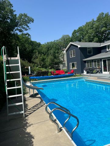 1212 Balsam Trail E, Eagan, MN 55123