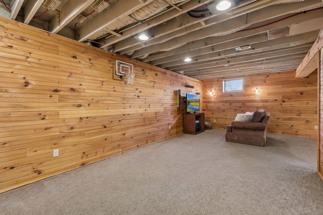 1212 Balsam Trail E, Eagan, MN 55123