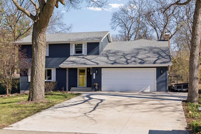 1212 Balsam Trail E, Eagan, MN 55123
