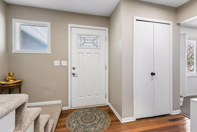 1212 Balsam Trail E, Eagan, MN 55123