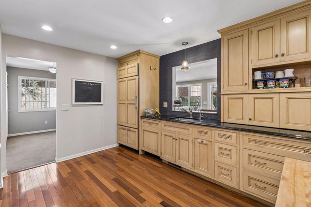 1212 Balsam Trail E, Eagan, MN 55123