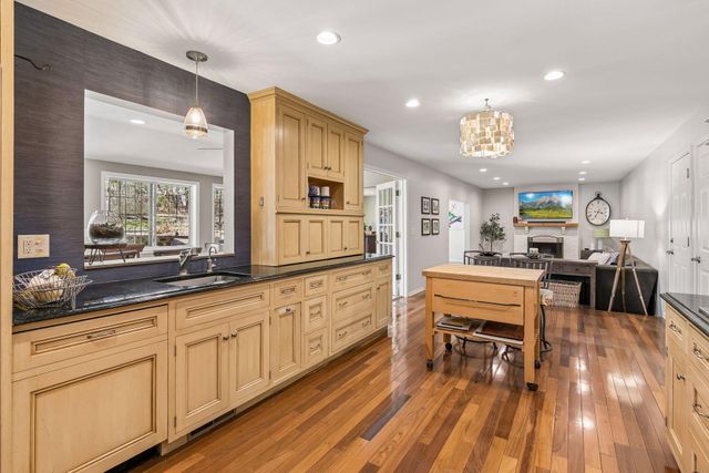 1212 Balsam Trail E, Eagan, MN 55123