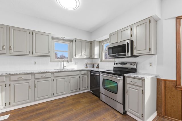 655 S McCandless Rd, Andover, KS 67002