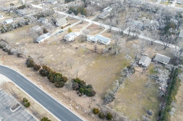 655 S McCandless Rd, Andover, KS 67002