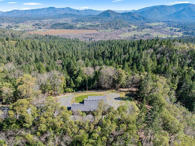 1095 Ingalls Lane, Grants Pass, OR 97527