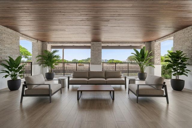 210 SE MIZNER Boulevard 101, Boca Raton, FL 33432