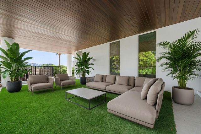 210 SE MIZNER Boulevard 101, Boca Raton, FL 33432