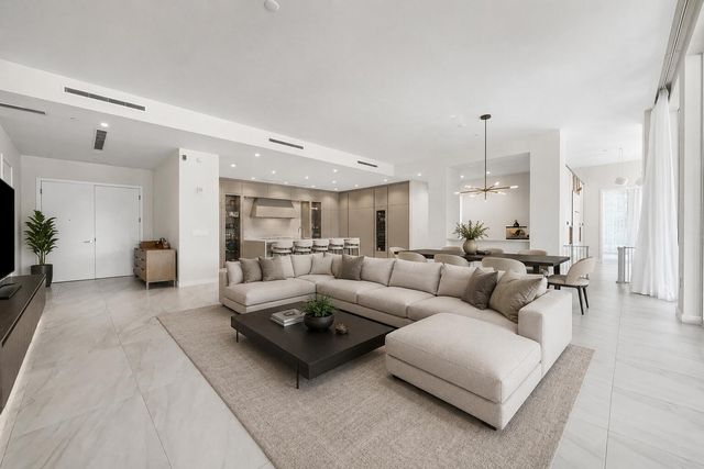 210 SE MIZNER Boulevard 101, Boca Raton, FL 33432