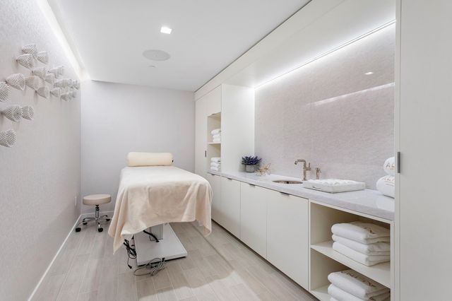 210 SE MIZNER Boulevard 101, Boca Raton, FL 33432
