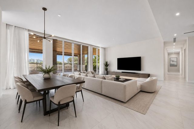 210 SE MIZNER Boulevard 101, Boca Raton, FL 33432