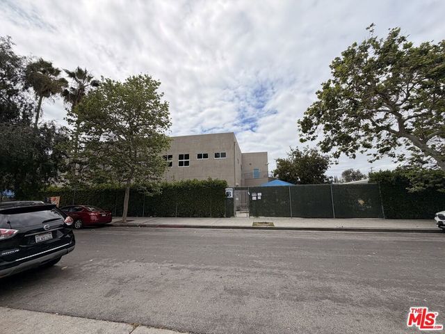 1032 N Ridgewood Place, Los Angeles, CA 90038