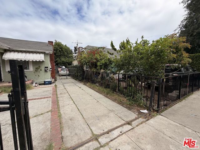 1032 N Ridgewood Place, Los Angeles, CA 90038