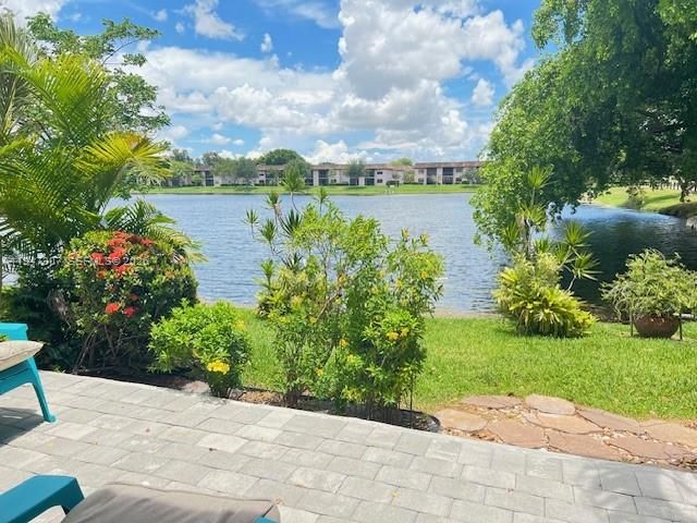 905 NW 107th Ave, Pembroke Pines, FL 33026