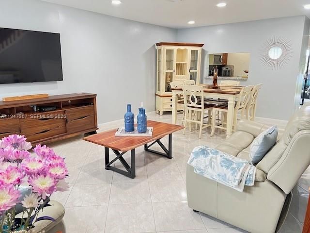 905 NW 107th Ave, Pembroke Pines, FL 33026