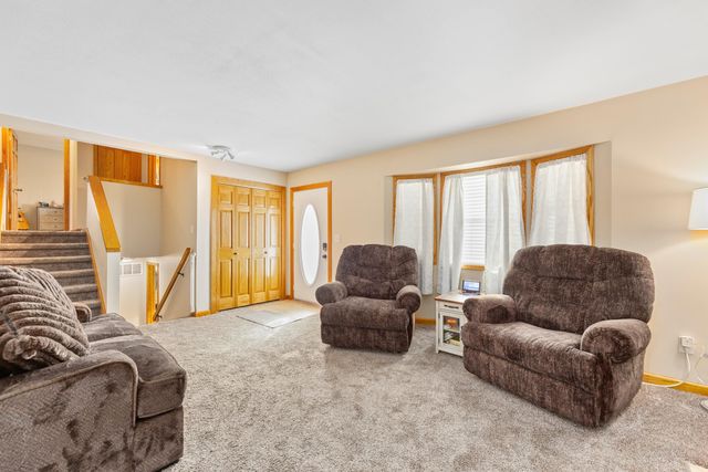 2 Park Rd, Rose Hill, KS 67133