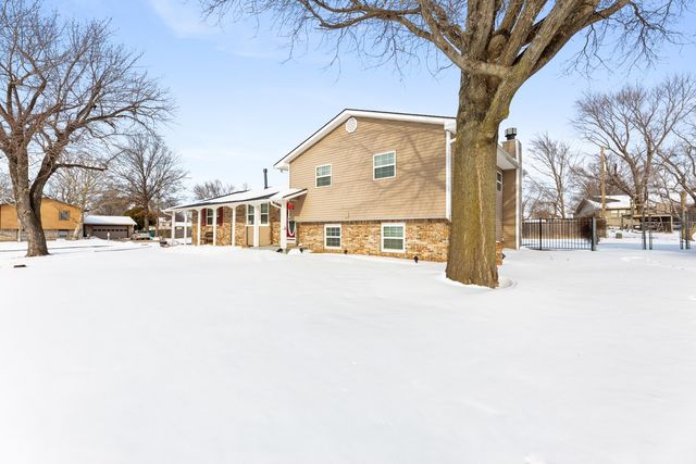 2 Park Rd, Rose Hill, KS 67133