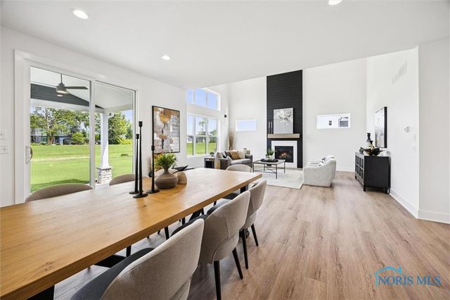 999 Stoneleigh Drive, Perrysburg, OH 43551