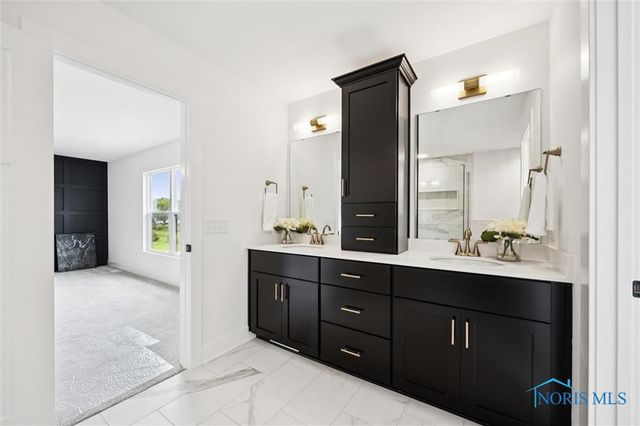 999 Stoneleigh Drive, Perrysburg, OH 43551