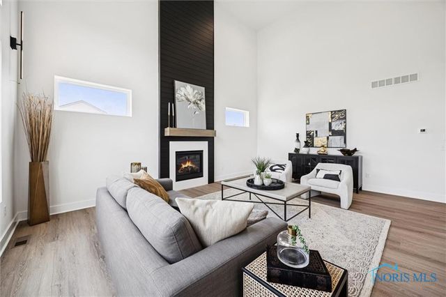 999 Stoneleigh Drive, Perrysburg, OH 43551