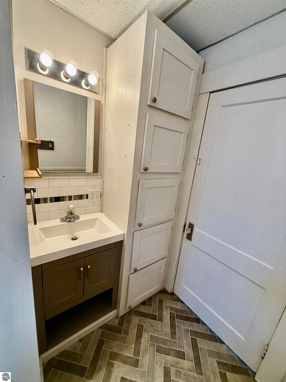 Image 18 of property listing at 1028 Euclid, Alma, MI 48801