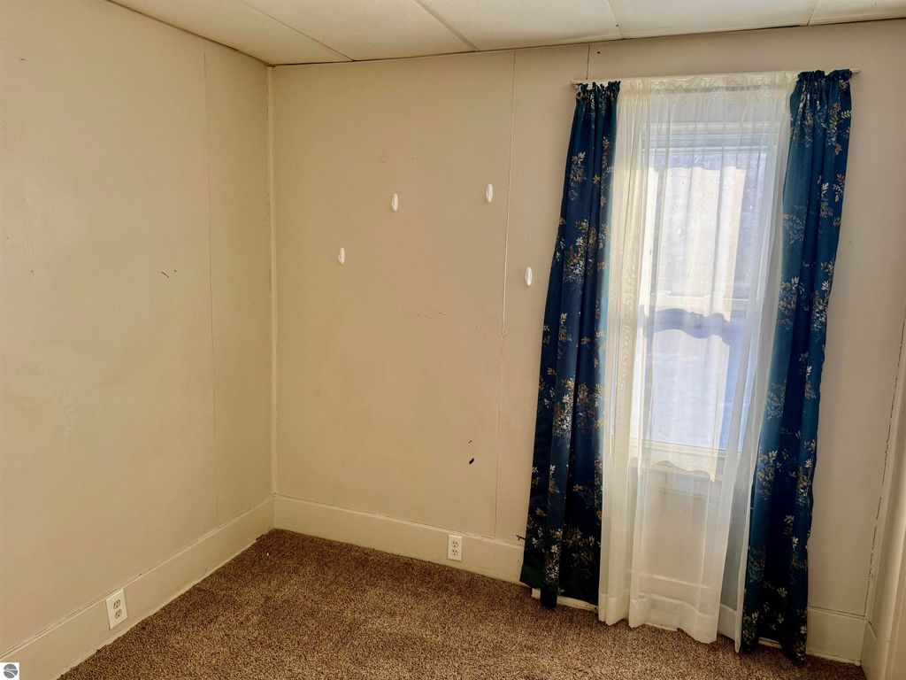 Image 21 of property listing at 1028 Euclid, Alma, MI 48801